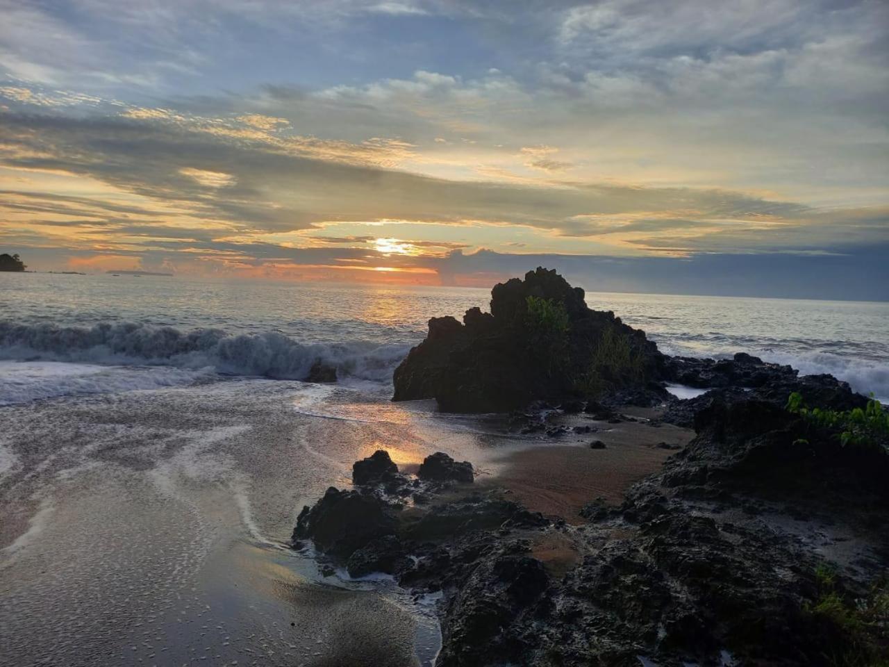 Vista Alta Ecolodge Bahia Drake Драке Экстерьер фото